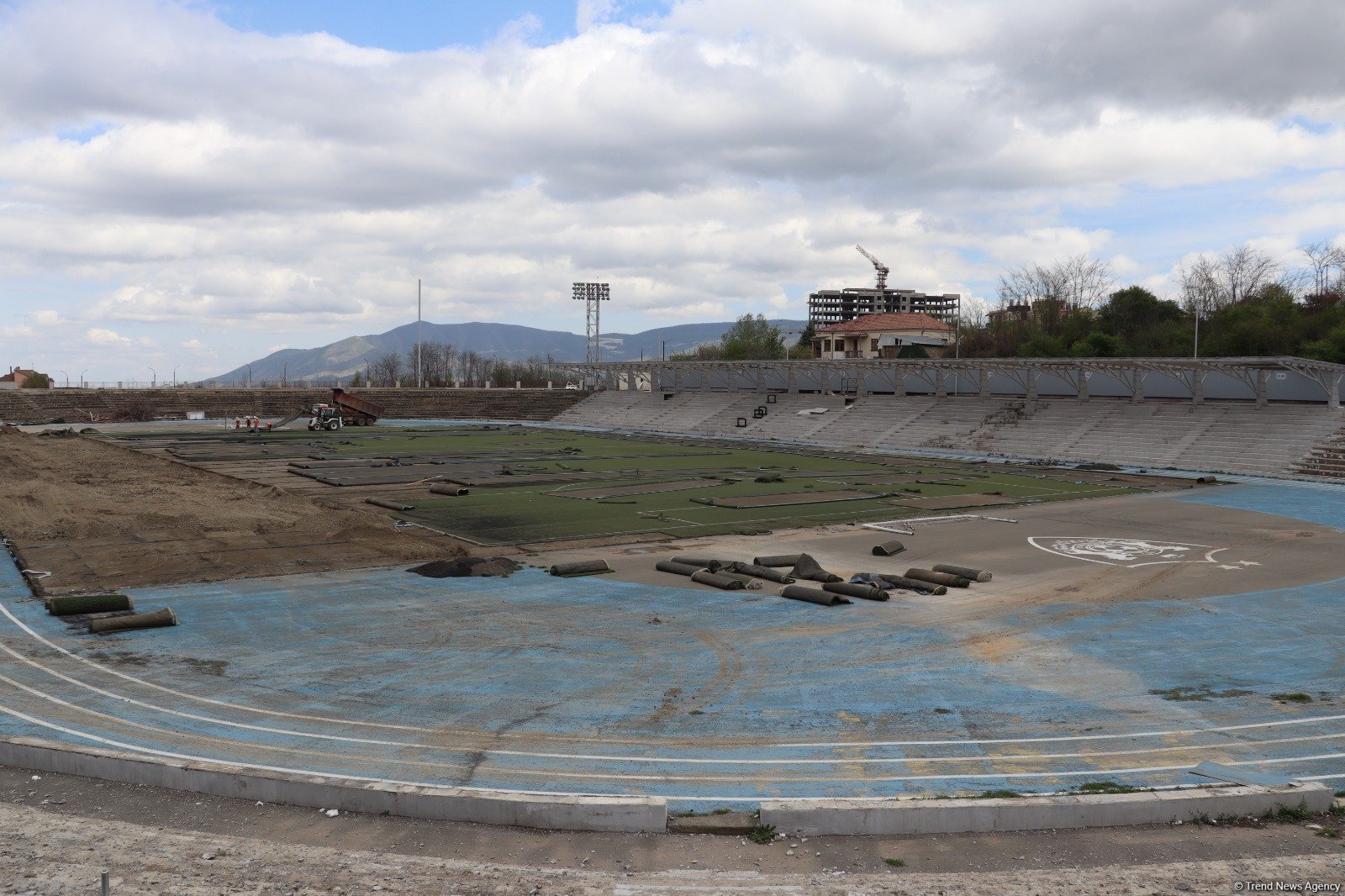 Xankəndi stadionunda təmir-bərpa işləri aparılır (FOTO)