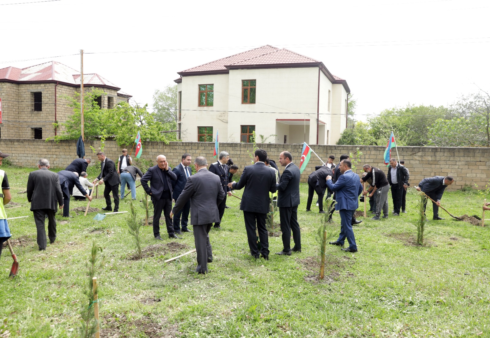 Xaçmaz rayonunda Ulu Öndər Heydər Əliyevin anadan olmasının 102-ci ildönümü ilə əlaqədər ağacəkmə aksiyası keçirilib (FOTO)