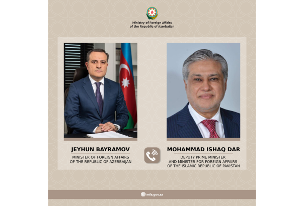 Ceyhun Bayramov pakistanlı həmkarı ilə İslamabad və Yeni Dehli arasında artan gərginliyi müzakirə edib
