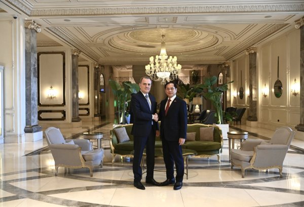Ceyhun Bayramov vyetnamlı həmkarı ilə iki ölkə arasında strateji tərəfdaşlığın inkişaf perspektivlərini müzakirə edib