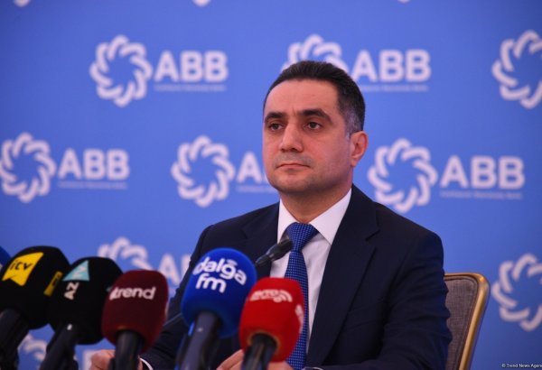 Daha bir sıra ictimai nəqliyyat vasitələrində gediş haqqı bank kartları ilə ödənilə bilər