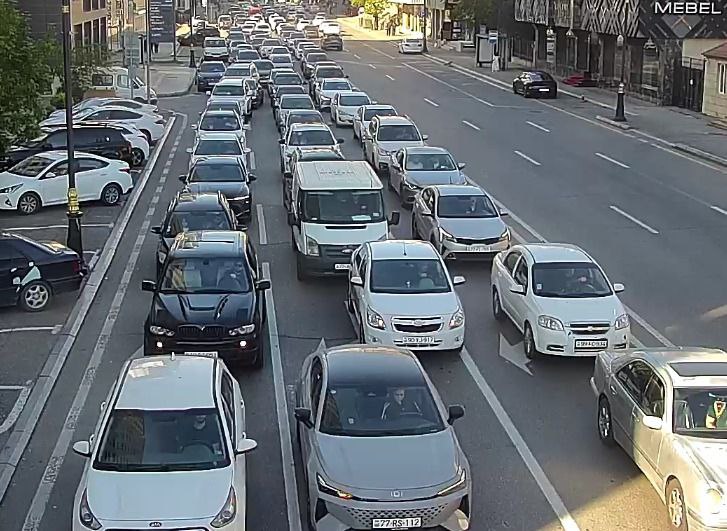 Sürücülərin NƏZƏRİNƏ: Bakıda bu yollarda sıxlıq var - SİYAHI (FOTO)