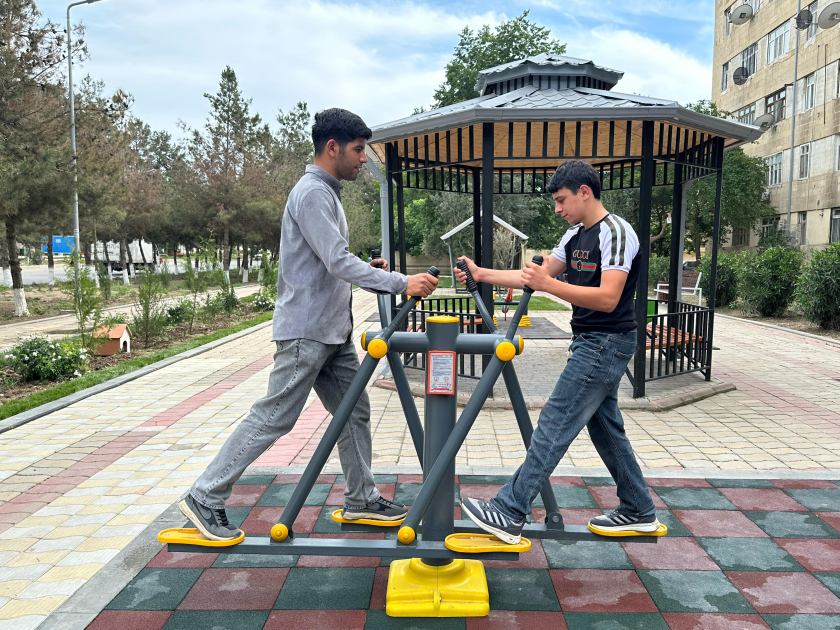 "Bizim həyət" layihəsi çərçivəsində Şirvanda növbəti abadlıq işləri görülüb (FOTO)