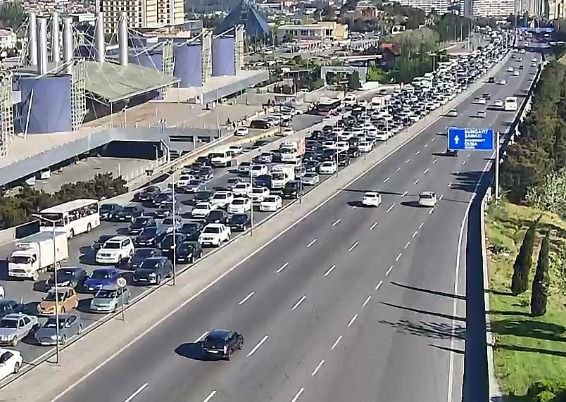 Sürücülərin NƏZƏRİNƏ: Bakıda bu yollarda sıxlıq var - SİYAHI (FOTO)