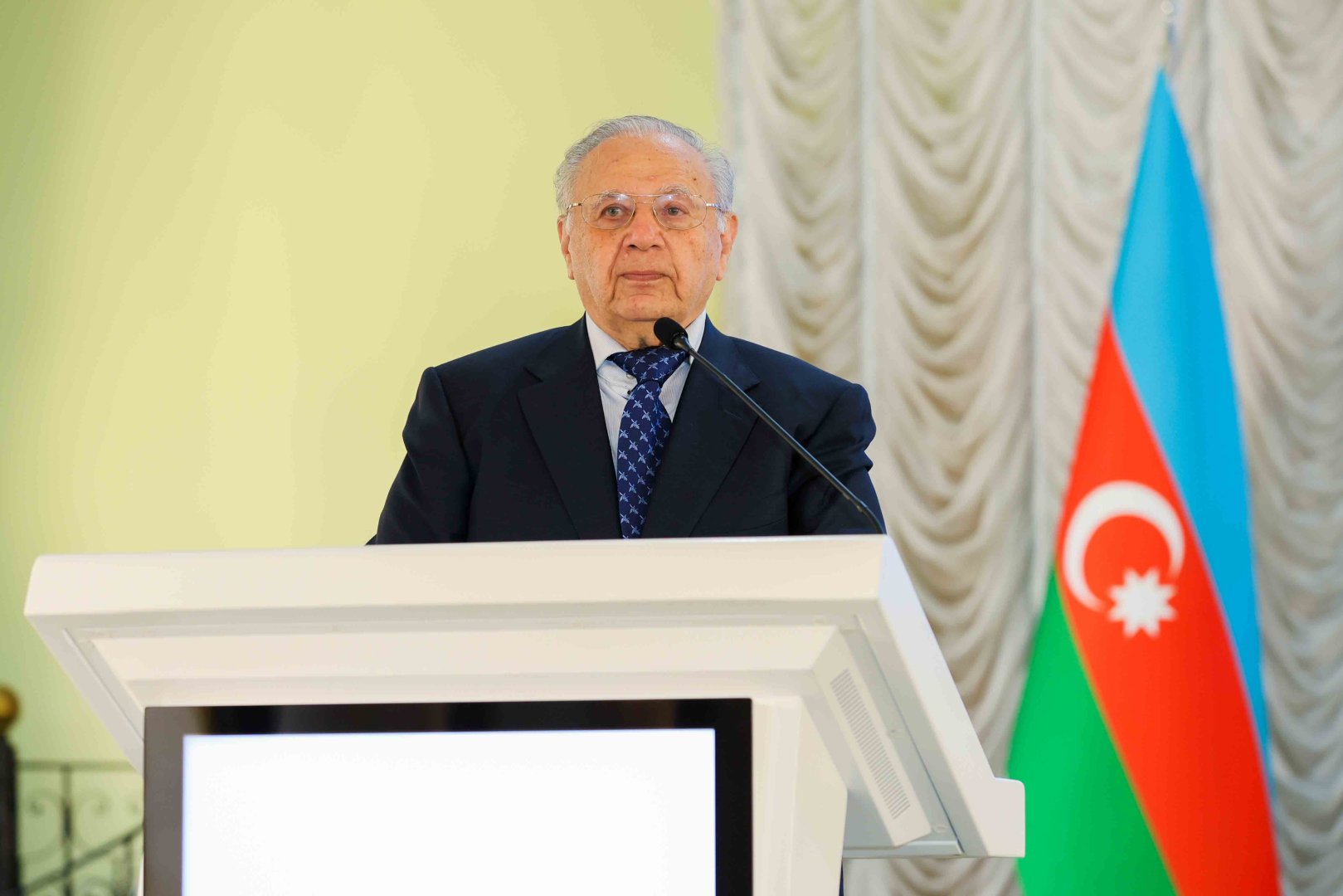 UNEC-də “Heydər Əliyev və müstəqil Azərbaycan quruculuğu strategiyası” adlı elmi-praktiki konfrans keçirilib (FOTO)