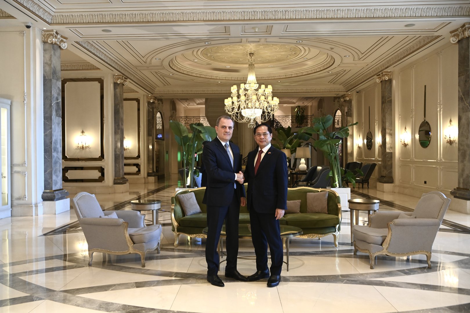 Ceyhun Bayramov vyetnamlı həmkarı ilə iki ölkə arasında strateji tərəfdaşlığın inkişaf perspektivlərini müzakirə edib