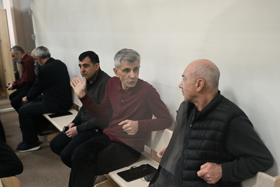 Məhkəmədə Ermənistan silahlı qüvvələri tərəfindən Kəlbəcərin işğalı zamanı əsir və girov götürülmüş azərbaycanlılara işgəncələr verilməsi ilə bağlı ifadələr dinlənilib (FOTO)