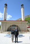 Prezident İlham Əliyev və Birinci xanım Mehriban Əliyeva Şuşa rayonunun Daşaltı kənd məscidinin açılışında iştirak ediblər (YENİLƏNİB) (FOTO)