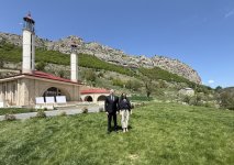 Prezident İlham Əliyev və Birinci xanım Mehriban Əliyeva Şuşa rayonunun Daşaltı kənd məscidinin açılışında iştirak ediblər (YENİLƏNİB) (FOTO)