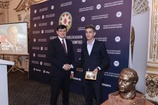 Ümummilli Lider Heydər Əliyevin anadan olmasının 102-ci ildönümü Diasporla İş üzrə Dövlət Komitəsində qeyd edilib (FOTO)