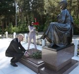 Prezident İlham Əliyev və Birinci xanım Mehriban Əliyeva Fəxri xiyabanda Ulu Öndər Heydər Əliyevin məzarını ziyarət ediblər (FOTO/VİDEO)