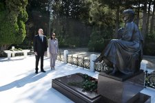 Prezident İlham Əliyev və Birinci xanım Mehriban Əliyeva Fəxri xiyabanda Ulu Öndər Heydər Əliyevin məzarını ziyarət ediblər (FOTO/VİDEO)