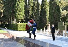Prezident İlham Əliyev və Birinci xanım Mehriban Əliyeva Fəxri xiyabanda Ulu Öndər Heydər Əliyevin məzarını ziyarət ediblər (FOTO/VİDEO)