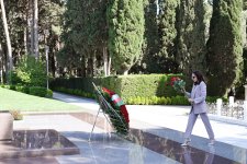 Prezident İlham Əliyev və Birinci xanım Mehriban Əliyeva Fəxri xiyabanda Ulu Öndər Heydər Əliyevin məzarını ziyarət ediblər (FOTO/VİDEO)