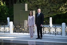 Prezident İlham Əliyev və Birinci xanım Mehriban Əliyeva Fəxri xiyabanda Ulu Öndər Heydər Əliyevin məzarını ziyarət ediblər (FOTO/VİDEO)