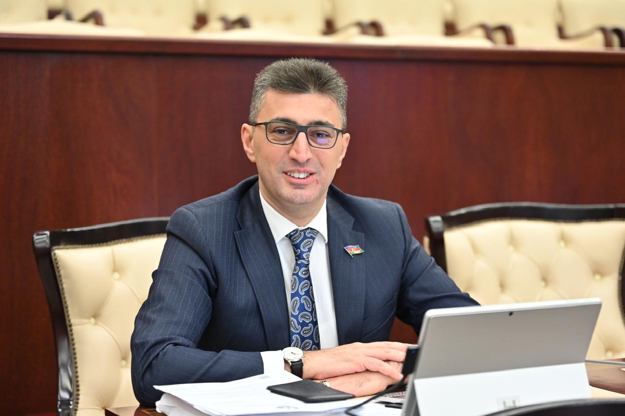 Müstəqillik Günü öz mənəvi və siyasi dəyərini artıraraq bizi həm keçmişə bağlayır, həm də gələcəyə doğru aparır – Deputat