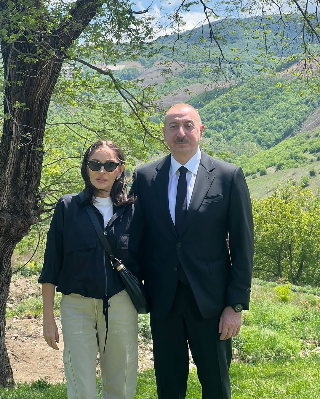 Birinci vitse-prezident Mehriban Əliyeva Prezident İlham Əliyevlə Şuşanın Daşaltı kəndinə səfərdən görüntülər paylaşıb (FOTO)
