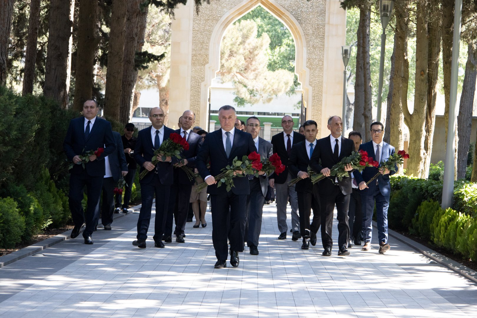 Səhiyyə Nazirliyinin rəhbərliyi və kollektivi Ulu Öndər Heydər Əliyevin əziz xatirəsini yad edib (FOTO)