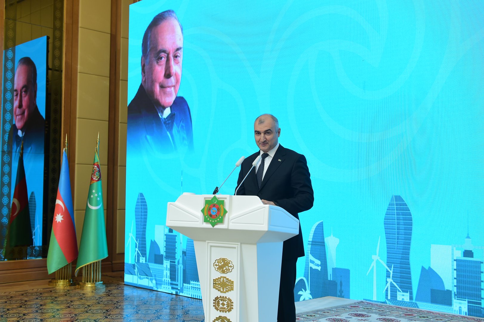 Türkmənistanda Heydər Əliyevə həsr olunmuş enerji konfransı keçirilib (FOTO)