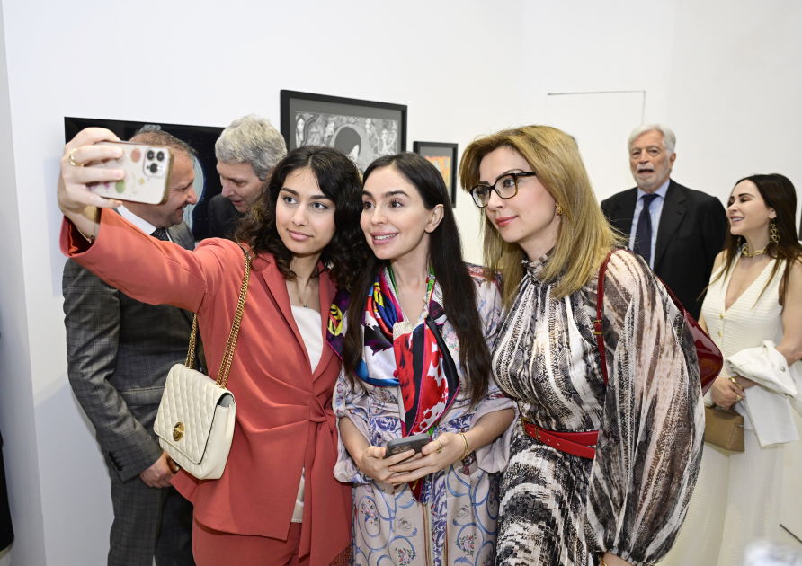 Heydər Əliyev Fondunun vitse-prezidenti Leyla Əliyeva və Arzu Əliyeva Romada MAMA “Ana təbiət” sərgisinin təqdimatında iştirak ediblər (FOTO)