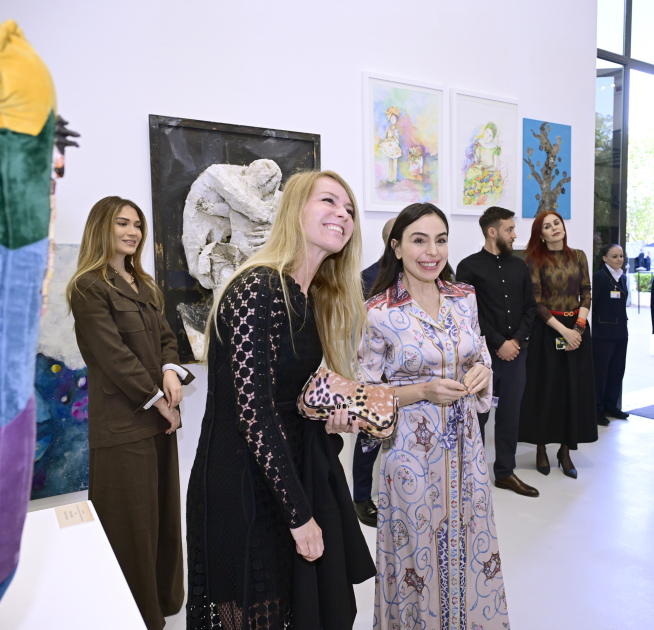 Heydər Əliyev Fondunun vitse-prezidenti Leyla Əliyeva və Arzu Əliyeva Romada MAMA “Ana təbiət” sərgisinin təqdimatında iştirak ediblər (FOTO)
