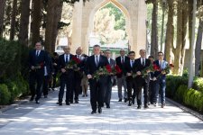 Səhiyyə Nazirliyinin rəhbərliyi və kollektivi Ulu Öndər Heydər Əliyevin əziz xatirəsini yad edib (FOTO)