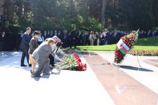 Səhiyyə Nazirliyinin rəhbərliyi və kollektivi Ulu Öndər Heydər Əliyevin əziz xatirəsini yad edib (FOTO)