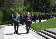 Medianın İnkişafı Agentliyinin kollektivi Ulu Öndərin əziz xatirəsini dərin ehtiramla yad edib (FOTO)