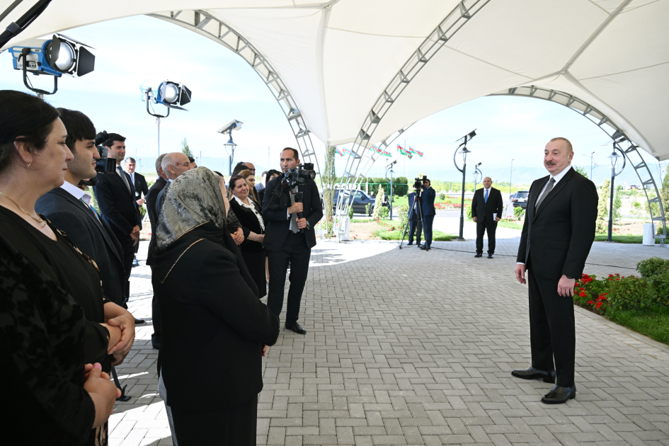 Prezident İlham Əliyev Ağdam rayonunun Kəngərli kəndinin birinci mərhələsinin açılışında iştirak edib (FOTO) (YENİLƏNİB)
