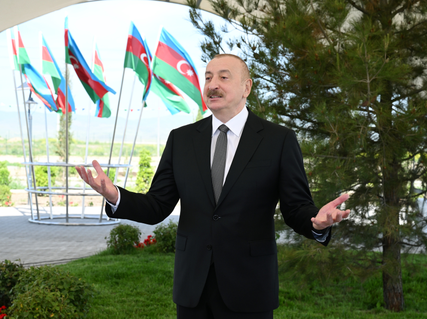 Prezident İlham Əliyev Ağdam rayonunun Kəngərli kəndinin birinci mərhələsinin açılışında iştirak edib (FOTO) (YENİLƏNİB)