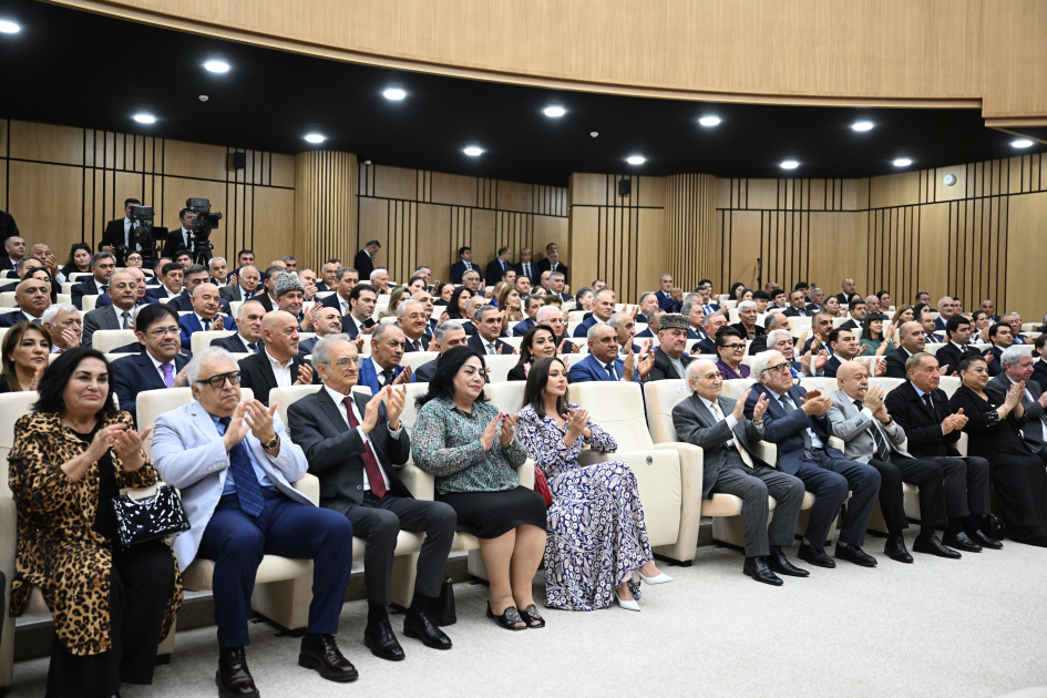 Prezident İlham Əliyev və Birinci xanım Mehriban Əliyeva Ağdam Muğam Mərkəzinin açılışında iştirak ediblər (FOTO/VİDEO) (YENİLƏNİB-3)