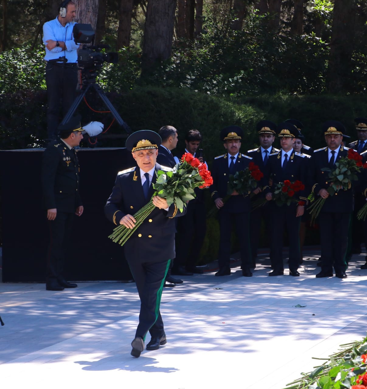 Prokurorluq əməkdaşları Fəxri Xiyabanı ziyarət edib (FOTO)