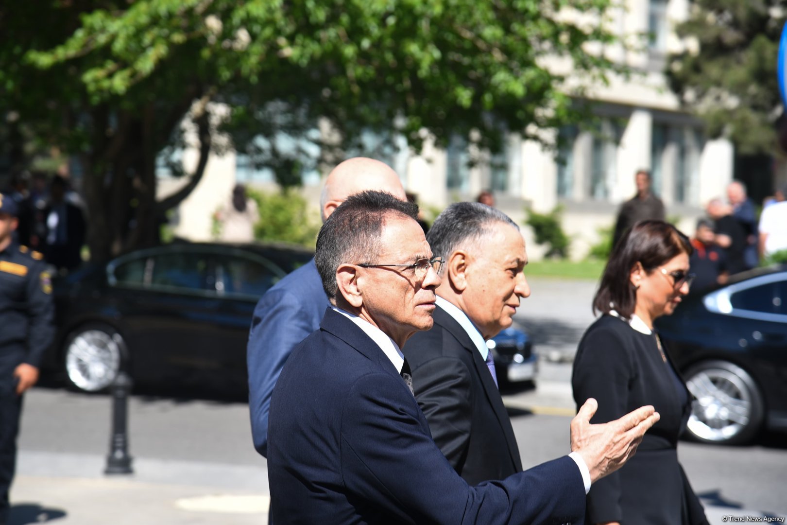 Azərbaycan xalqı Ulu Öndər Heydər Əliyevin məzarını ziyarət edir (FOTO)