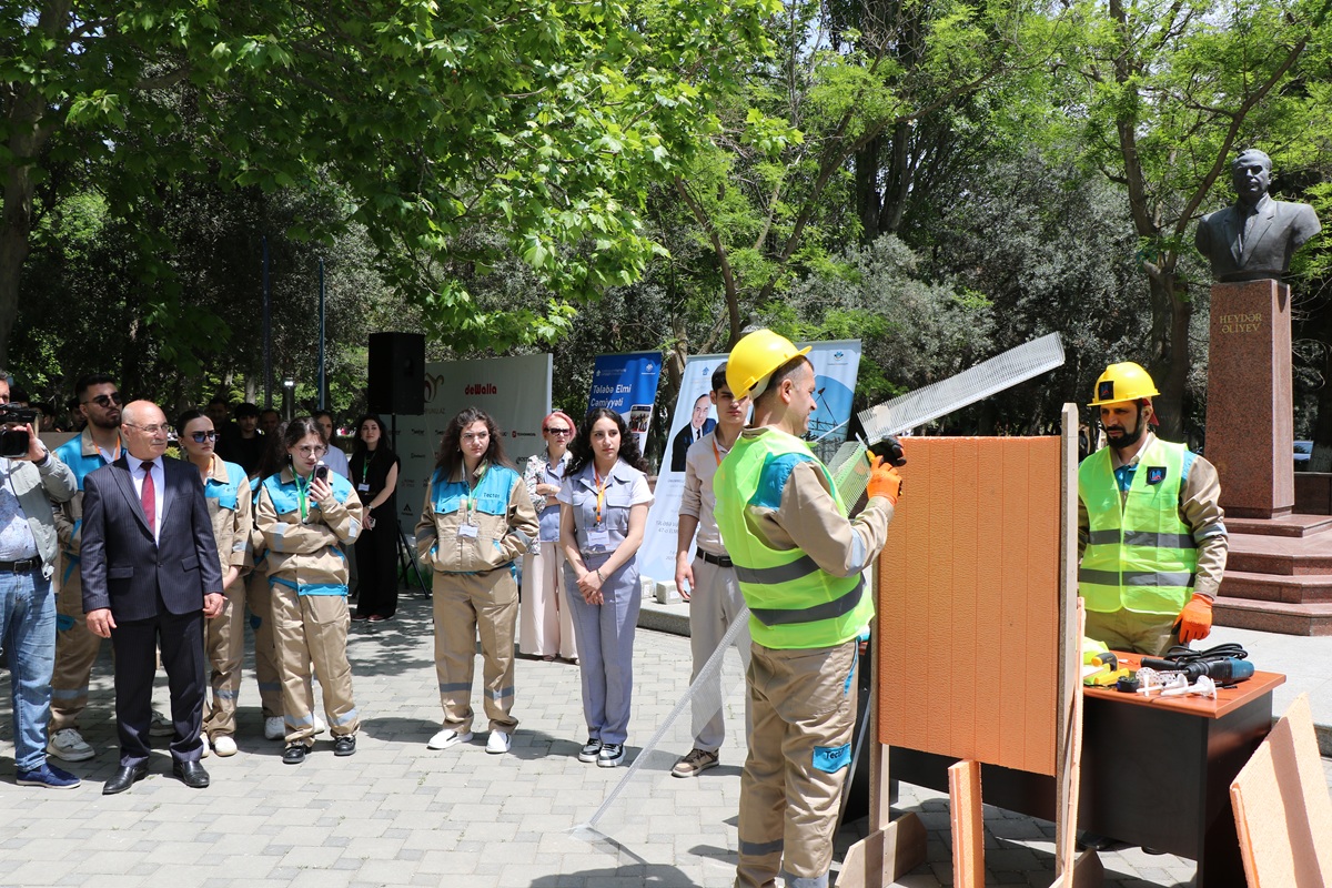 AzMİU-da “Elmdə Addımlar: TEC Günləri” çərçivəsində “Gələcəyin Qurucuları” layihəsinə start verilib (FOTO)