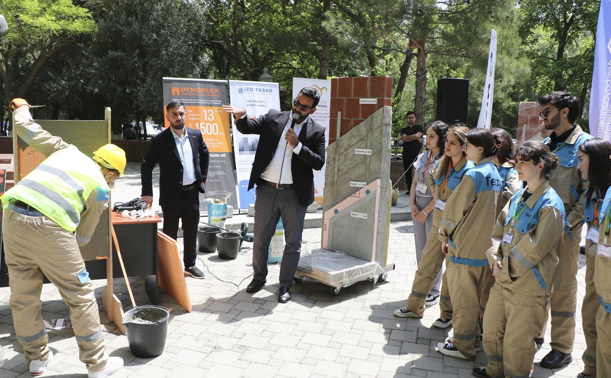 AzMİU-da “Elmdə Addımlar: TEC Günləri” çərçivəsində “Gələcəyin Qurucuları” layihəsinə start verilib (FOTO)