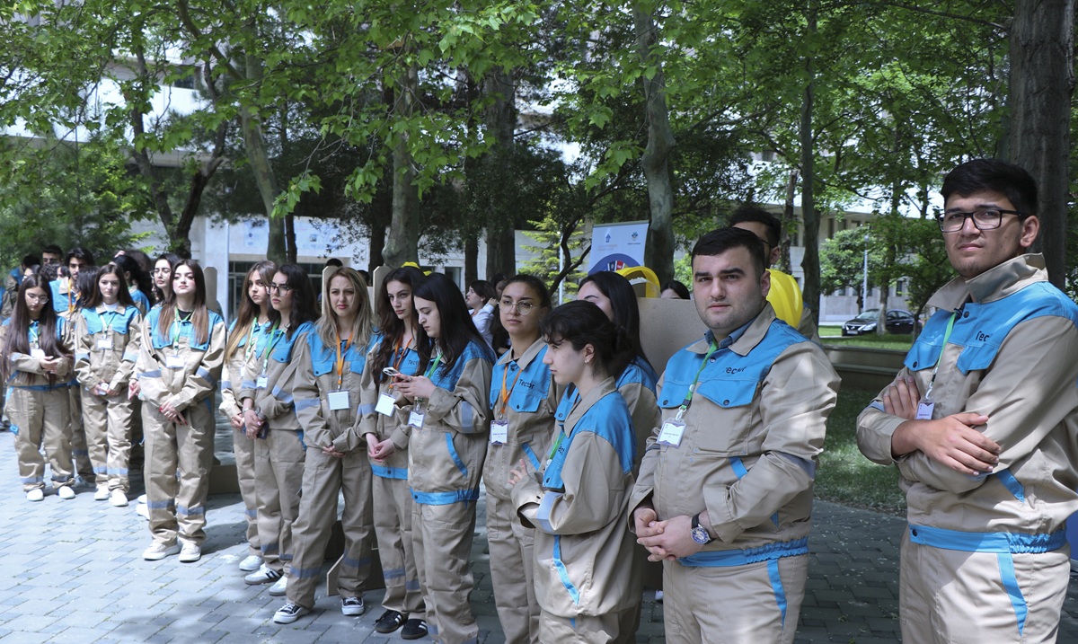 AzMİU-da “Elmdə Addımlar: TEC Günləri” çərçivəsində “Gələcəyin Qurucuları” layihəsinə start verilib (FOTO)