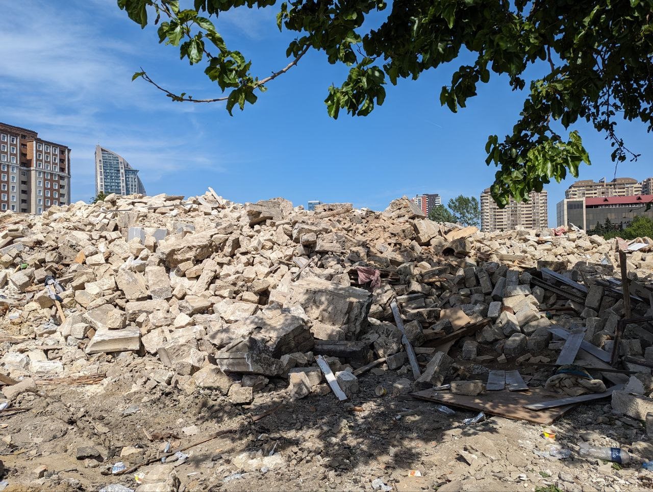 Bakıda 128 yaşlı tarixi bina sökülüb? (FOTO)