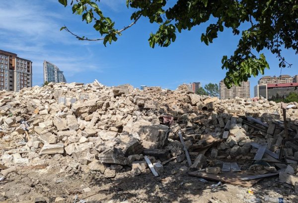 Bakıda 128 yaşlı tarixi bina sökülüb? (FOTO)