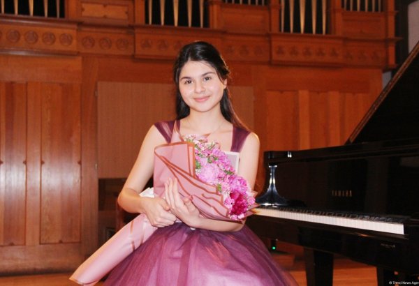 Gənc pianoçu Aydan Nuriyevanın ilk solo konserti keçirilib (FOTO)