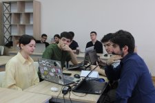 Startap yolunda ilk addım: Tələbə gənclər Hakatonda bacarığını nümayiş etdirir (FOTO)