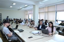 Startap yolunda ilk addım: Tələbə gənclər Hakatonda bacarığını nümayiş etdirir (FOTO)