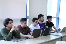 Startap yolunda ilk addım: Tələbə gənclər Hakatonda bacarığını nümayiş etdirir (FOTO)