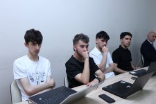 Startap yolunda ilk addım: Tələbə gənclər Hakatonda bacarığını nümayiş etdirir (FOTO)