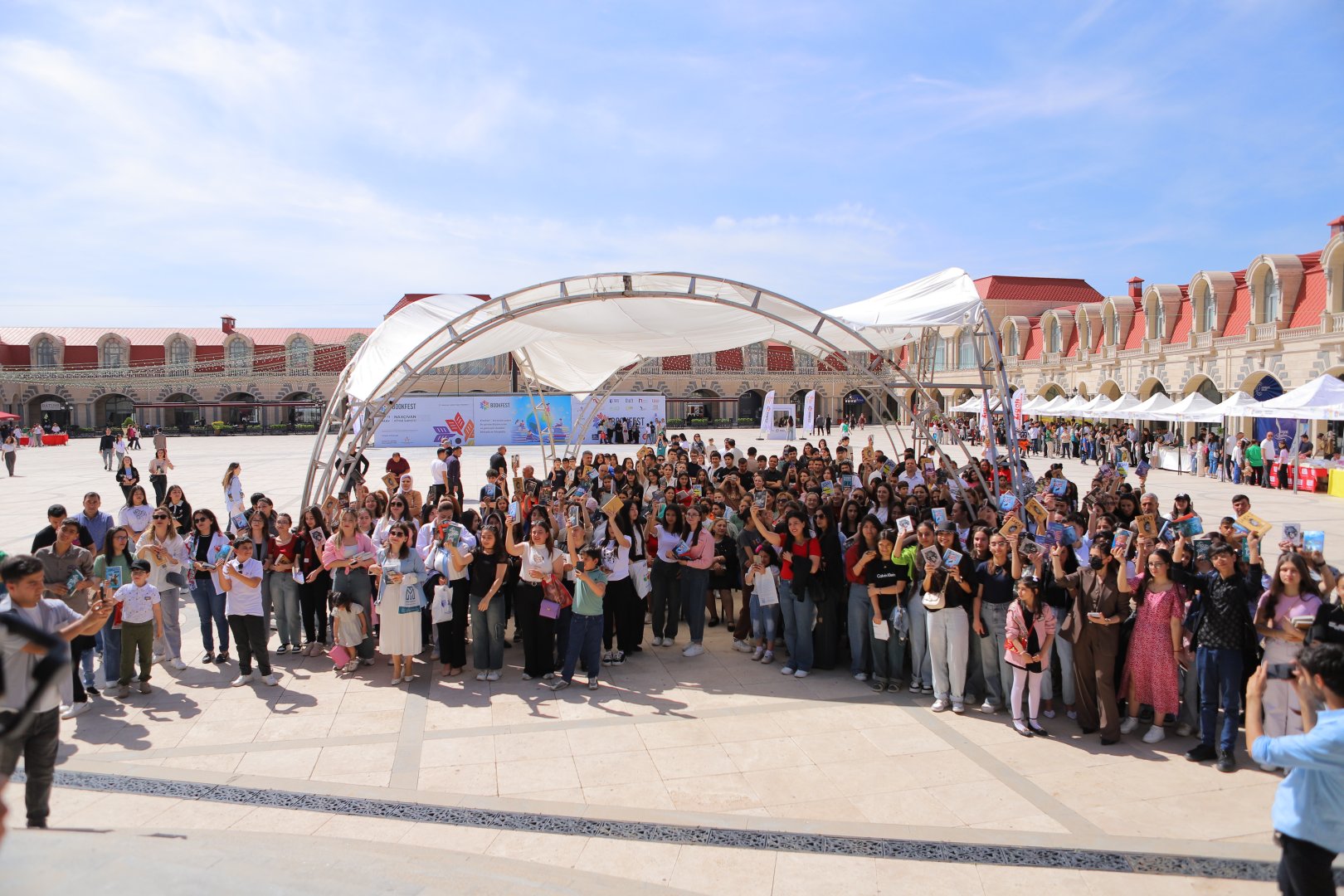 Naxçıvanda Ümummilli Lider Heydər Əliyevin anadan olmasının 102-ci ildönümünə həsr olunmuş “BookFest Naxçıvan Kitab Sərgisi 2025” keçirilib (FOTO)