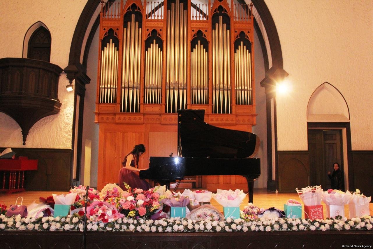 Gənc pianoçu Aydan Nuriyevanın ilk solo konserti keçirilib (FOTO)