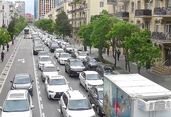 Sürücülərin NƏZƏRİNƏ: Bakıda bu yollarda sıxlıq var - SİYAHI (FOTO)