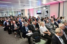 Londonda “Azərbaycan: yaşıl inkişaf və bağlantıya aparan yeni keçid nöqtəsi” mövzusunda investisiyaya baxış sessiyası keçirilib (FOTO)
