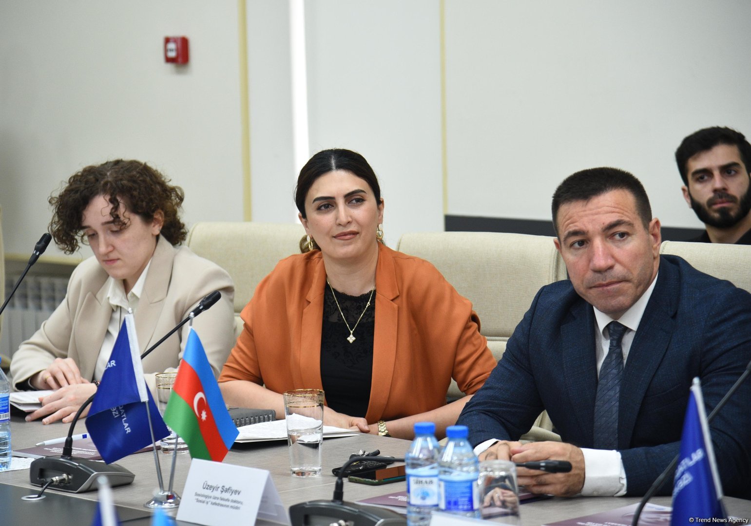 “Nəsillərarası həmrəylik  ailə münasibətləri və dayanıqlı inkişaf kontekstində” mövzusunda dəyirmi masa keçirilib (FOTO)
