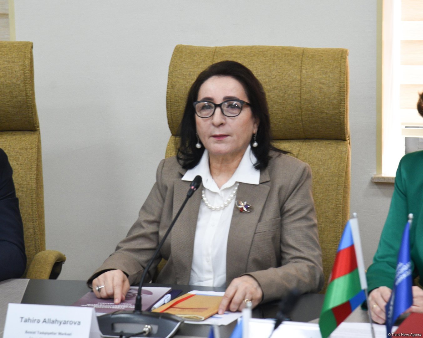 “Nəsillərarası həmrəylik  ailə münasibətləri və dayanıqlı inkişaf kontekstində” mövzusunda dəyirmi masa keçirilib (FOTO)