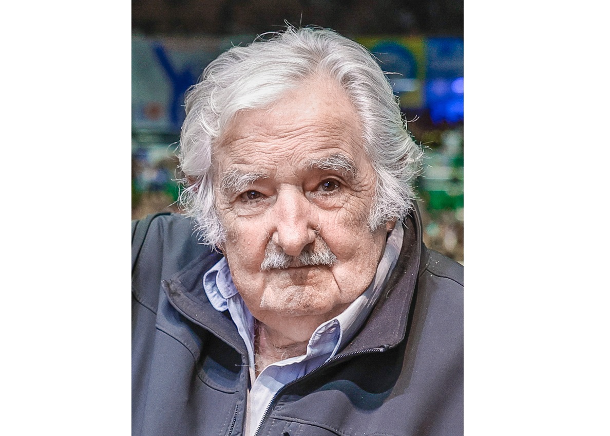 Uruqvayın sabiq prezidenti vəfat edib